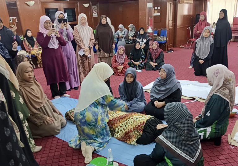 53 ahli Wanita USIA Bahagian Labuan sertai Kursus Pengurusan Jenazah Musllim