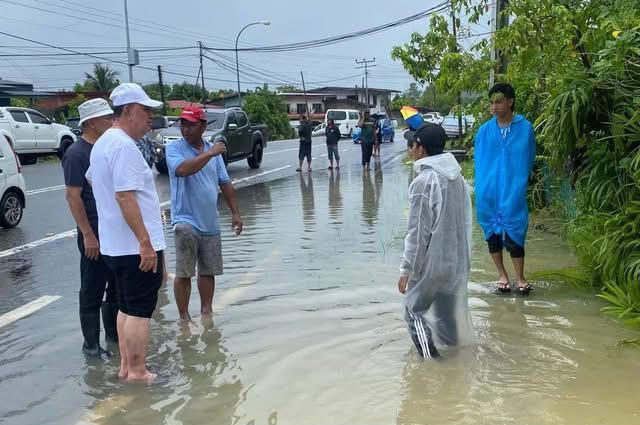 ‘Jomo Bioso’ Redah Banjir, Santuni Mangsa di Kawang